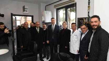 Altıeylül Belediyesi’nden Emeklilere “Halk Berberi” Hizmeti