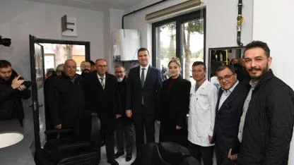 Altıeylül Belediyesi’nden Emeklilere “Halk Berberi” Hizmeti