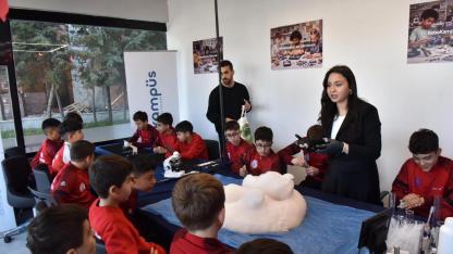 Altıeylül Belediyespor sporcuları bilim dünyasını keşfetti