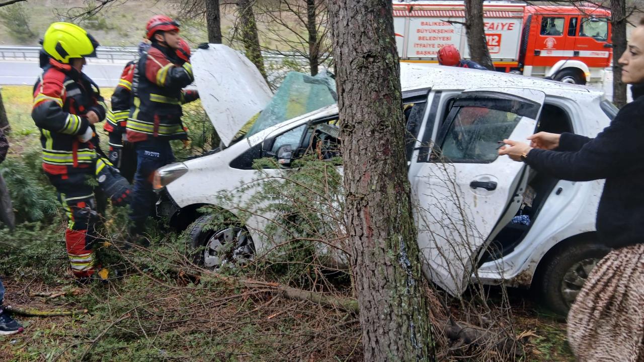 Altıeylül’de otomobil tarlaya girdi: 1 yaralı