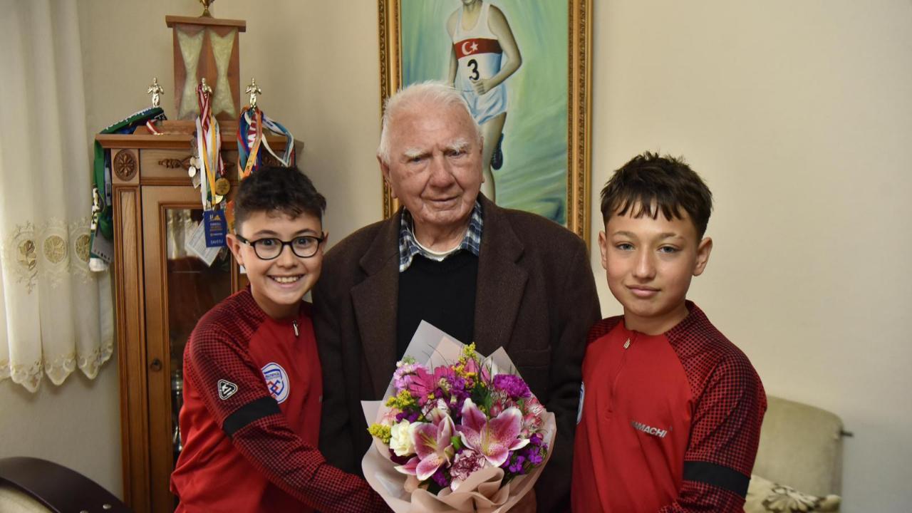 Altıeylül’de Yaşlılara Saygı Haftası’nda Anlamlı Ziyaret