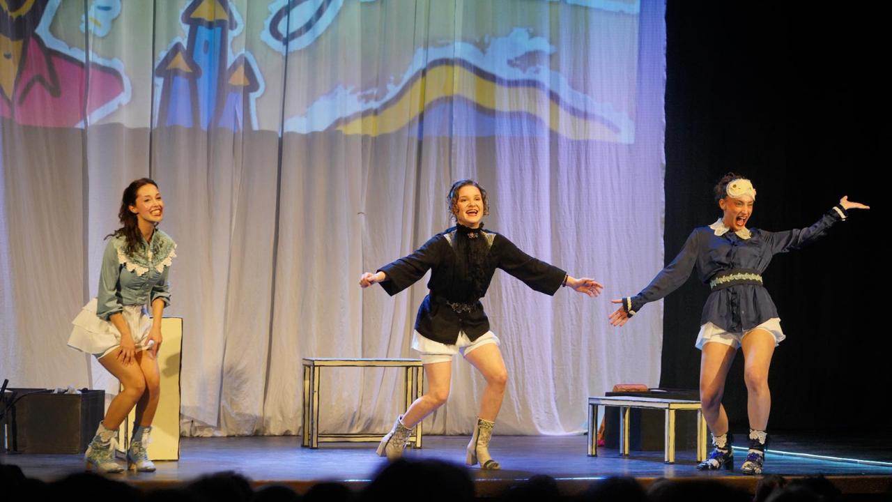 Ayvalık kadın oyunları festivali dopdolu geçti