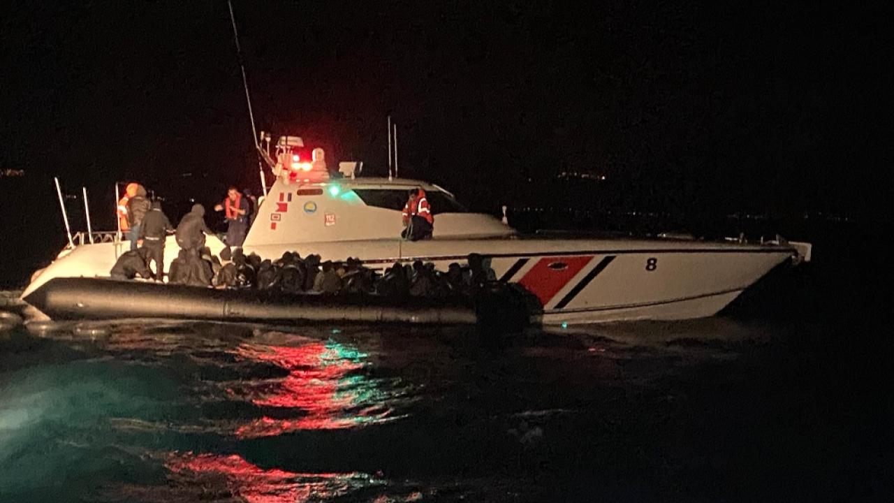 Ayvalık'ta 39 göçmen kurtarıldı