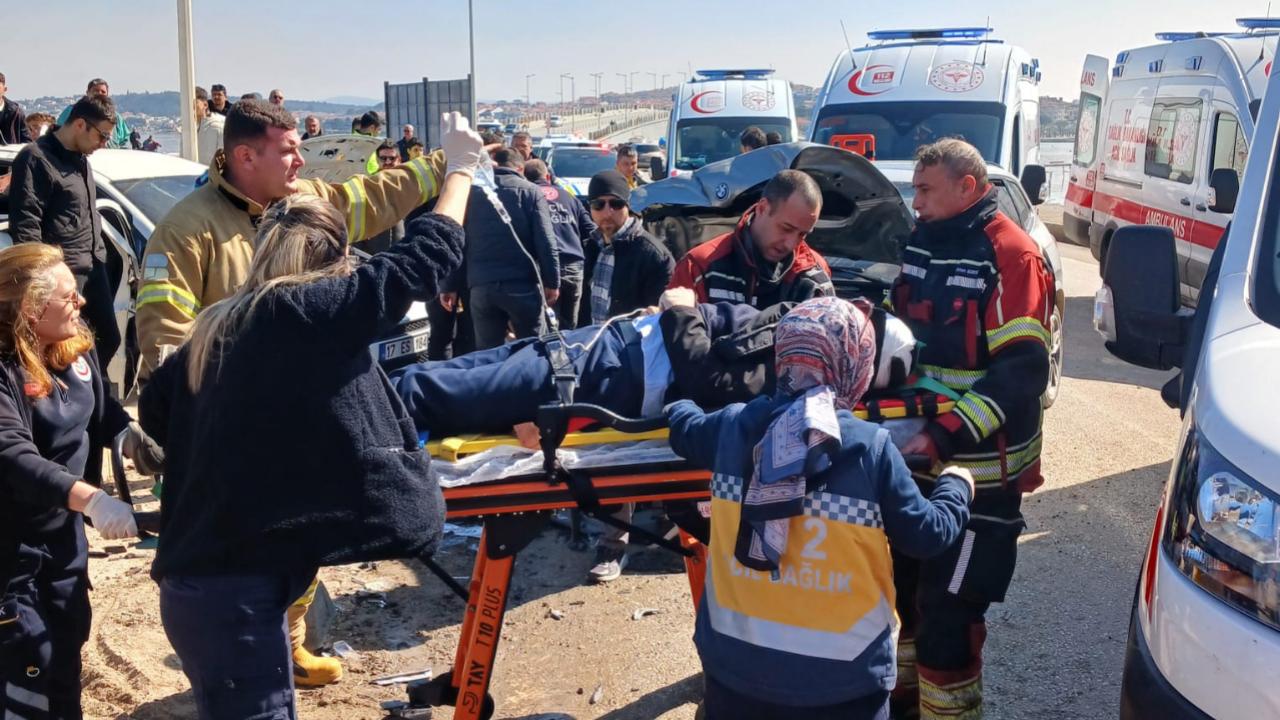 Ayvalık’ta çift taraflı trafik kazası: 6 yaralı