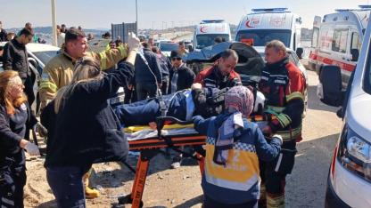 Ayvalık’ta çift taraflı trafik kazası: 6 yaralı