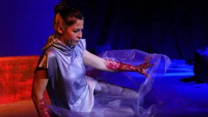 Ayvalık’ta Dünya Tiyatro Günü’nde “Müdahil” Sahnelendi