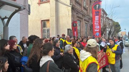 Ayvalık’ta Öğretmenlerden Haklı Tepki: "Bu Ülkede Okulda Yine Bir Öğretmen Öldürüldü! Artık Yeter!"