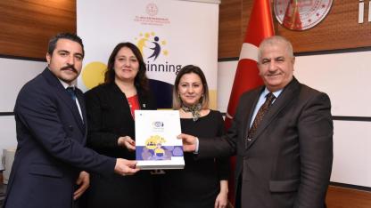 Balıkesir'de 10 Okula Uluslararası Prestij: eTwinning Okul Etiketi Belgeleri Takdim Edildi