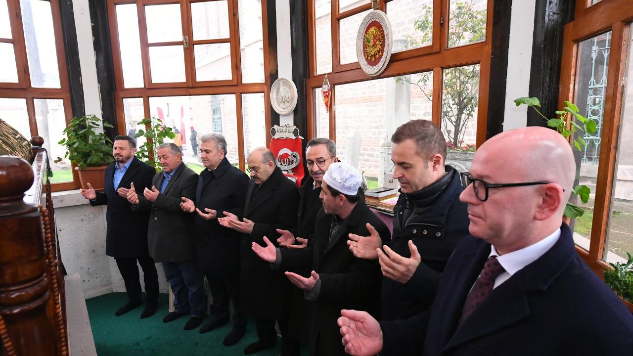 Balıkesir’de bayram namazı yoğun katılımla kılındı