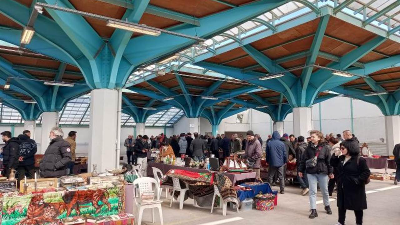 Bandırma’da Antika Pazarı kapılarını açtı: İlk gün 3 bin ziyaretçi