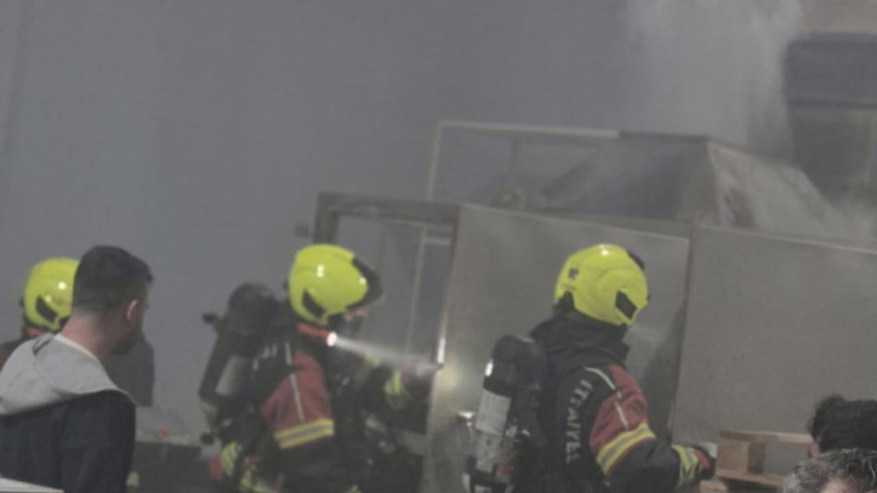 Bandırma’da işyeri yangını büyümeden söndürüldü