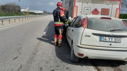 Bandırma’da tankere çarpan otomobilde 2 yaralı