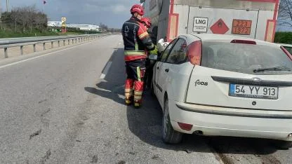 Bandırma’da tankere çarpan otomobilde 2 yaralı
