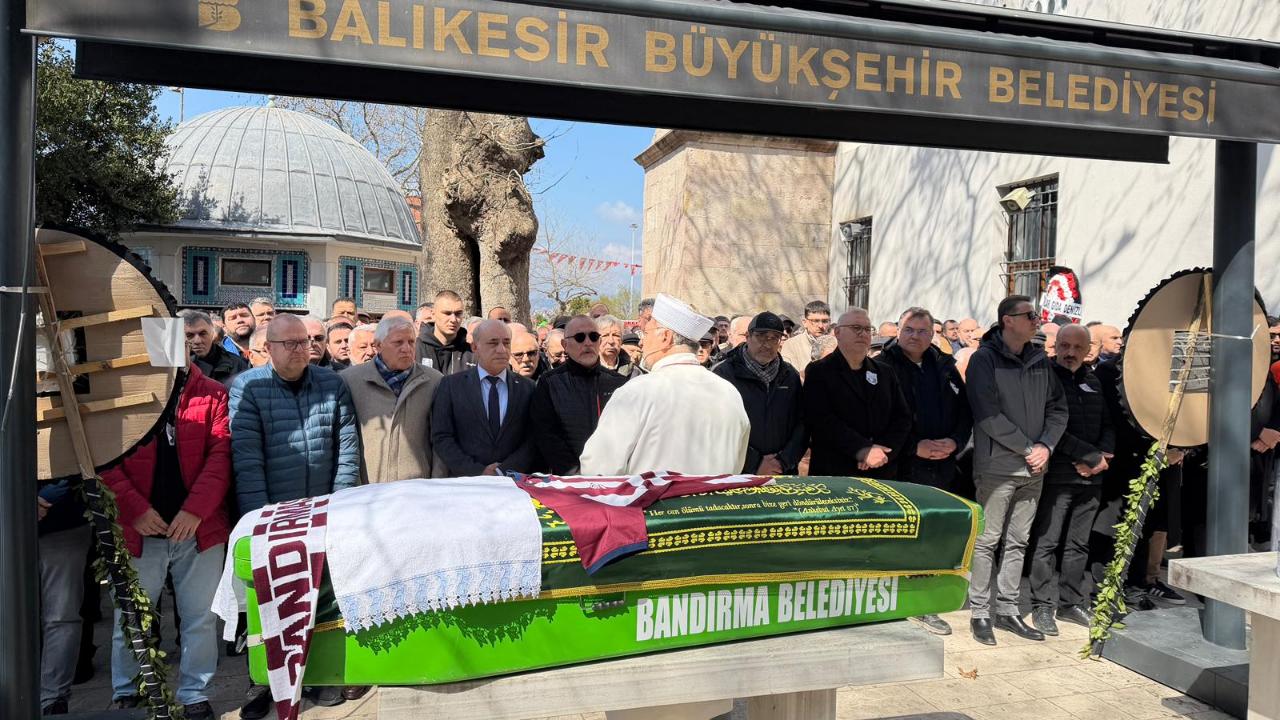 Bandırma’da Ünal Yamaner son yolculuğuna hüzünle uğurlandı