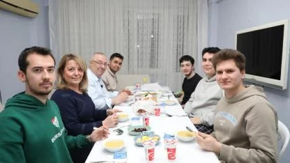 Başkan Ertaş üniversite öğrencilerinin iftar sofrasına konuk oldu
