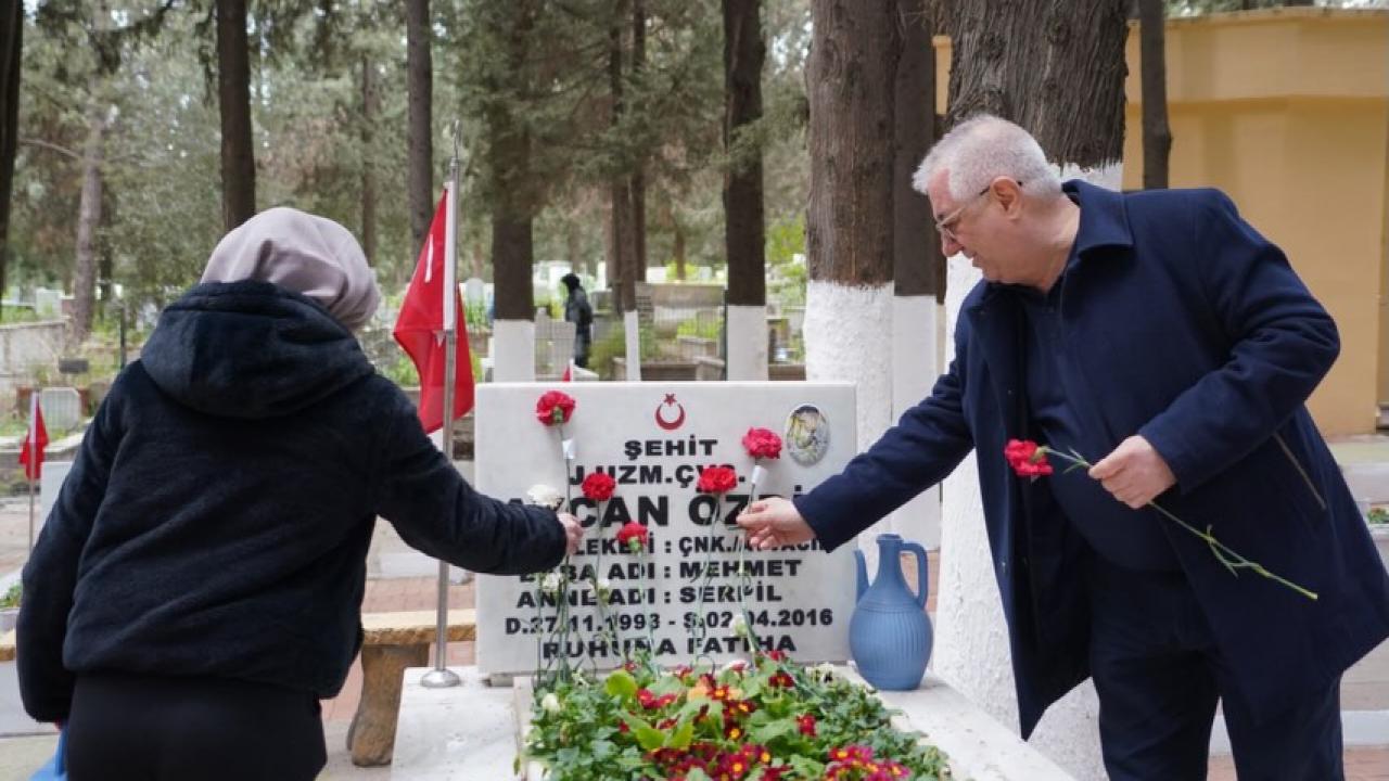 Başkan Ertaş’tan karanfilli karşılama