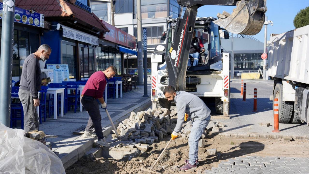 Burhaniye Belediyesi Fen İşleri Müdürlüğü Ekipleri Çalışmalarını Sürdürüyor