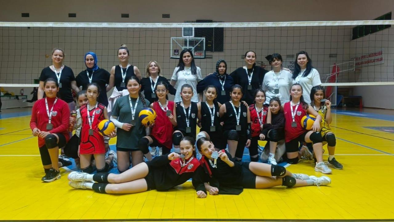 Burhaniye’de Anlamlı Turnuva