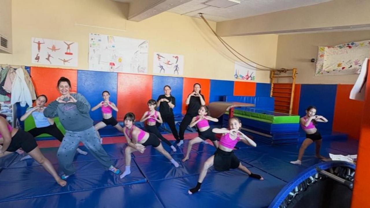 Burhaniye’de anneler ve çocuklar birlikte spor yaptı