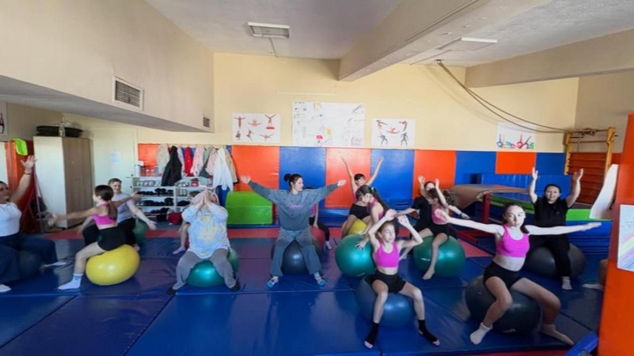 Burhaniye’de anneler ve çocuklar birlikte spor yaptı