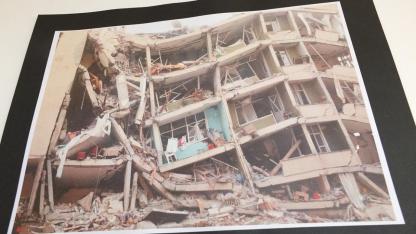 Burhaniye’de Deprem Fotoğrafları Sergisi açıldı