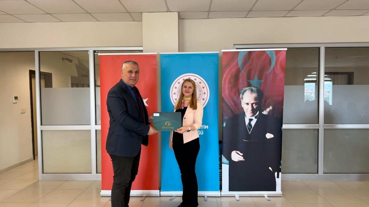 Burhaniye’de e-Twinning Ulusal ve Avrupa Kalite Etiketleri töreni düzenlendi