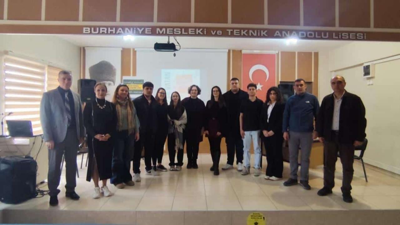 Burhaniye’de Geleceğe Çare etkinliklerinde münazara yarışmaları başladı