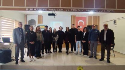 Burhaniye’de Geleceğe Çare etkinliklerinde münazara yarışmaları başladı