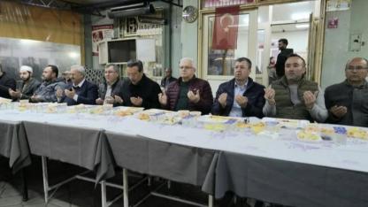 Burhaniye’de iki mahallenin iftarı yüzlerce vatandaşı buluşturdu