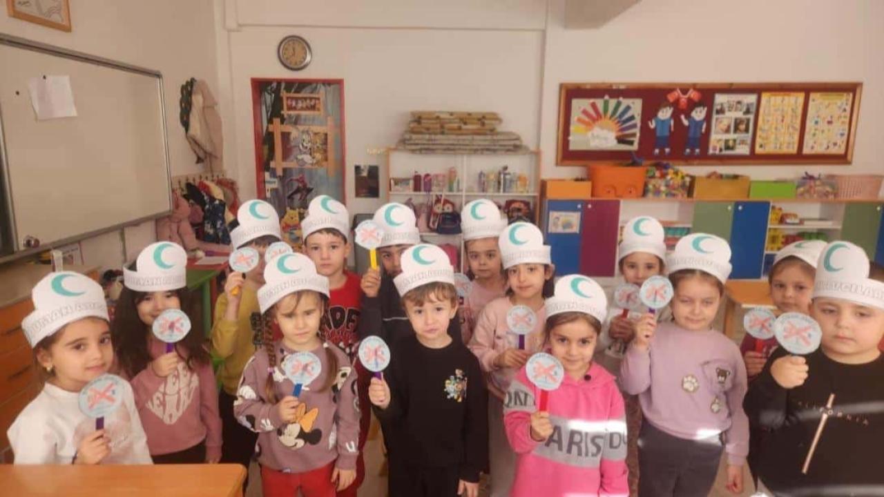 Burhaniye’de İlk Ders Zili Yeşilay İçin Çaldı