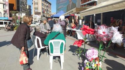 Burhaniye’de kadınların el emeği ürünleri görücüye çıktı