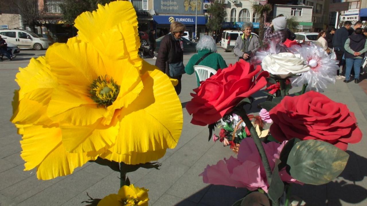 Burhaniye’de kadınların el emeği ürünleri görücüye çıktı