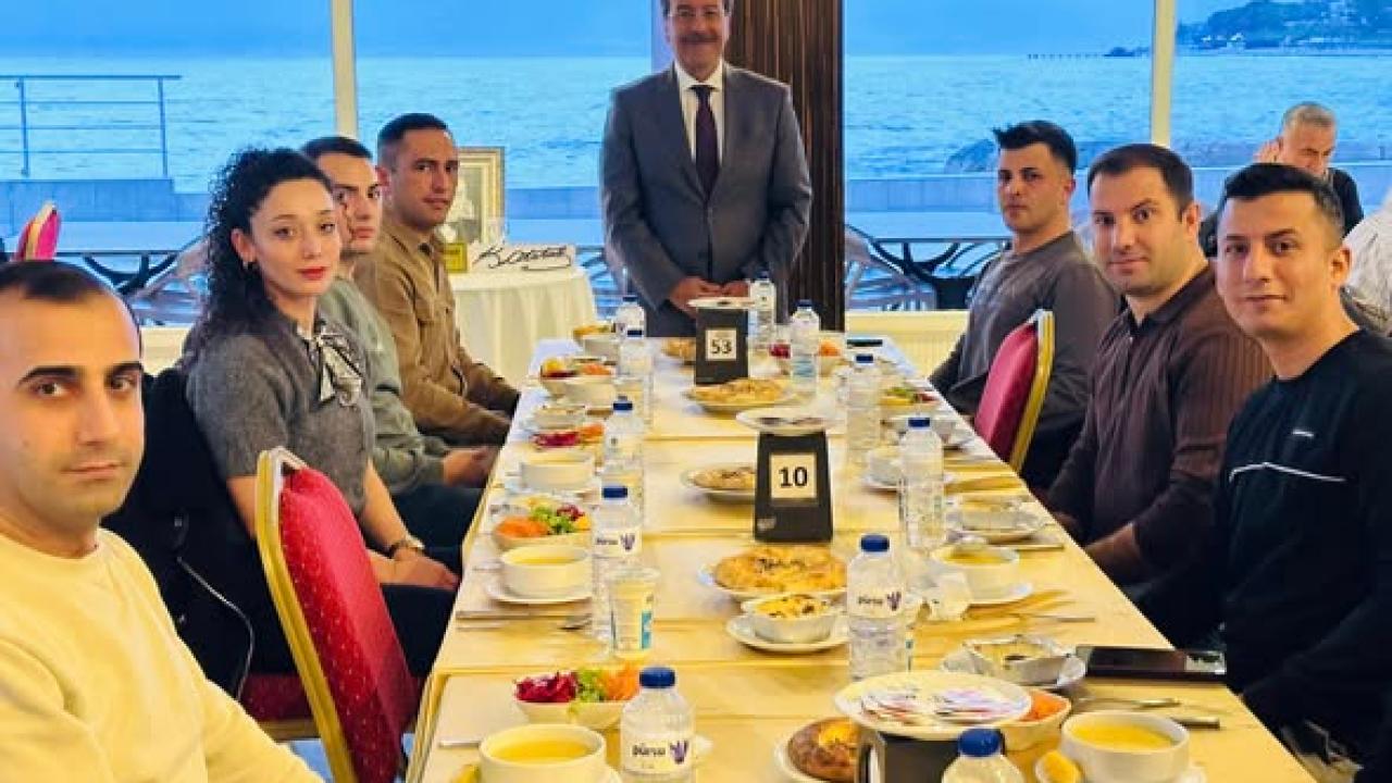 Burhaniye’de Kaymakam Atilla, Jandarma personeli ile iftar yaptı