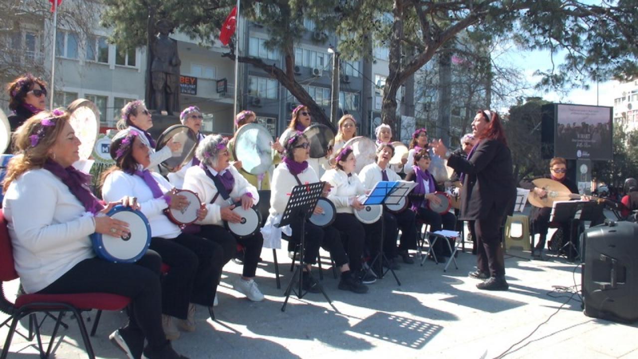 Burhaniye’de sazlı sözlü 'Kadınlar Günü' kutlaması