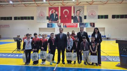 Burhaniye’de sporcular Şehitleri Anma Günü ve Çanakkale Zaferi’ni kutladı
