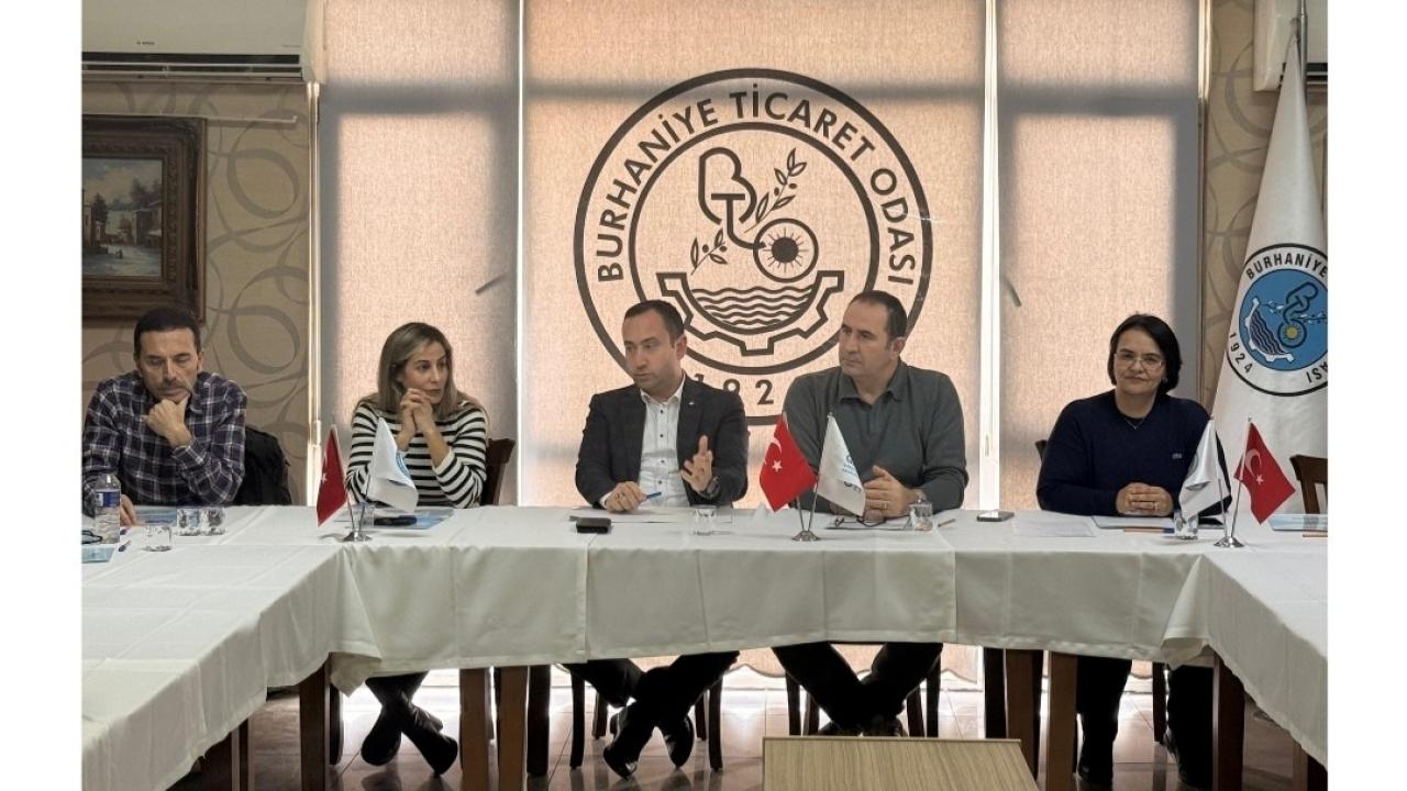 Burhaniyeli öğrenciler Ticaret Odasının konuğu oldu