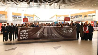 Büyükşehir farkındalık standıyla kadınları bilgilendirdi