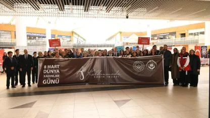 Büyükşehir farkındalık standıyla kadınları bilgilendirdi