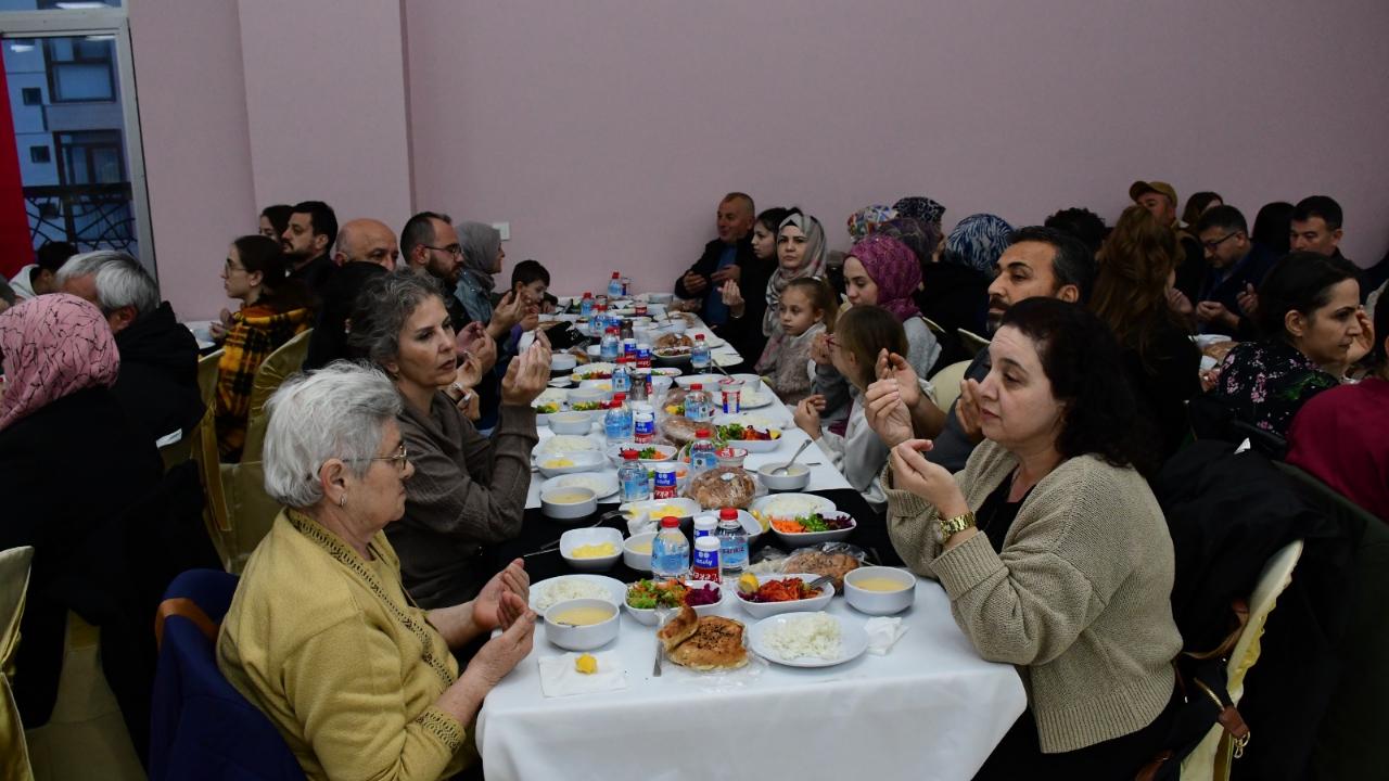 Büyükşehir Ramazan bereketini Burhaniye’ye taşıdı