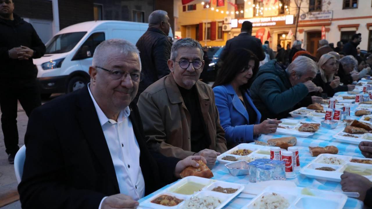 CHP iftar yemeğinde bir araya geldi