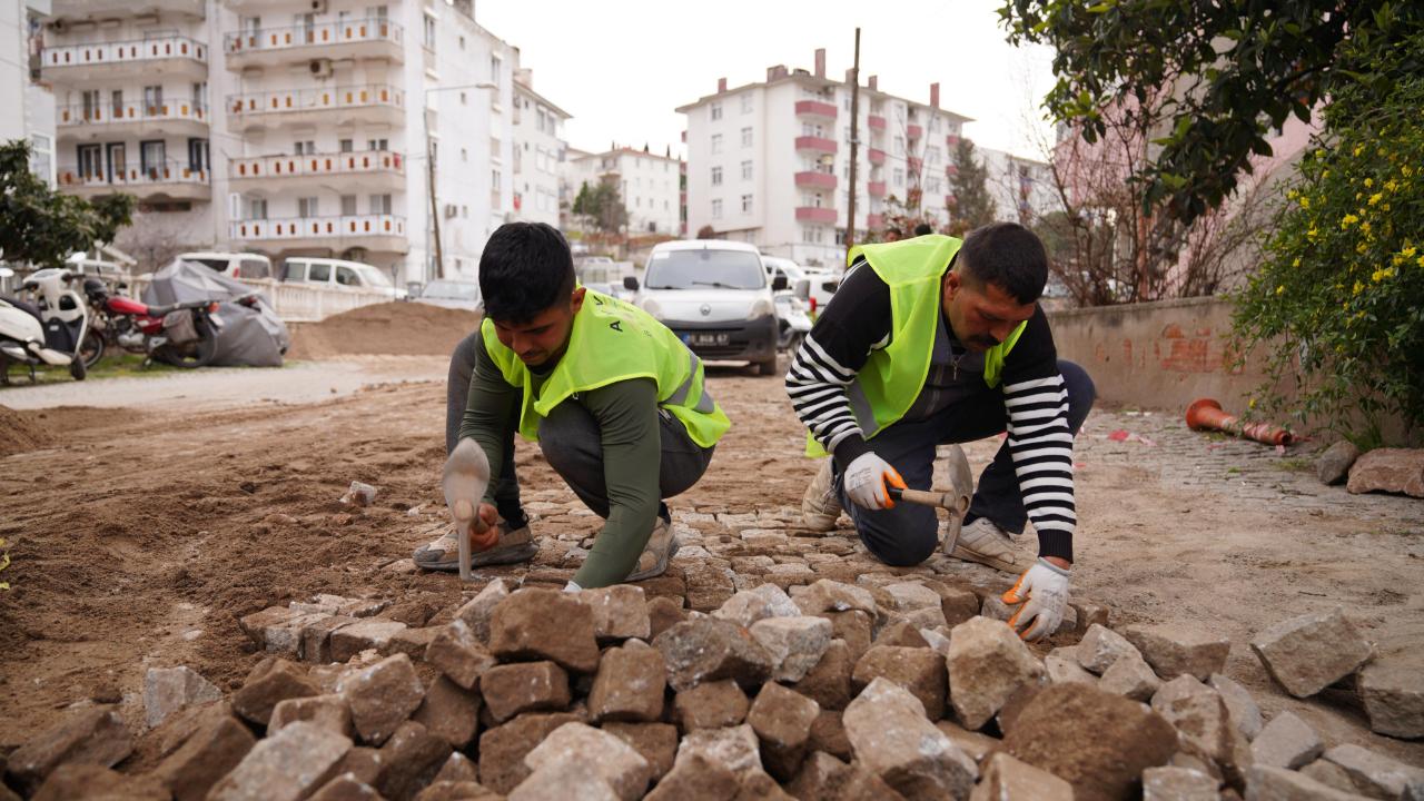 Doğalgaz çalışmaları nedeniyle bozulan yollarda onarım başladı