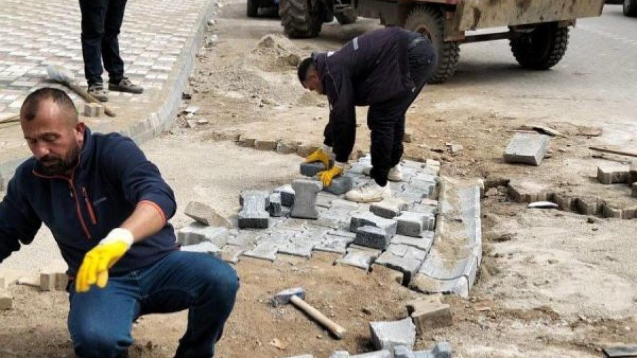 Edremit Belediyesi Altınkum’da ve Kadıköy’de Yolları Yeniliyor