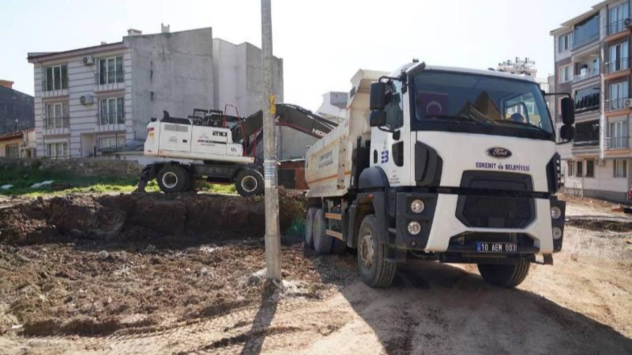 Edremit Belediyesi hız kesmiyor: Kent genelinde hummalı yol çalışmaları sürüyor