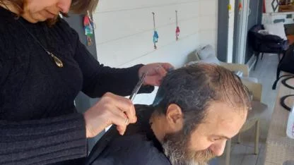 Edremit’te anlamlı dokunuş: gaziye kuaförlük hizmeti