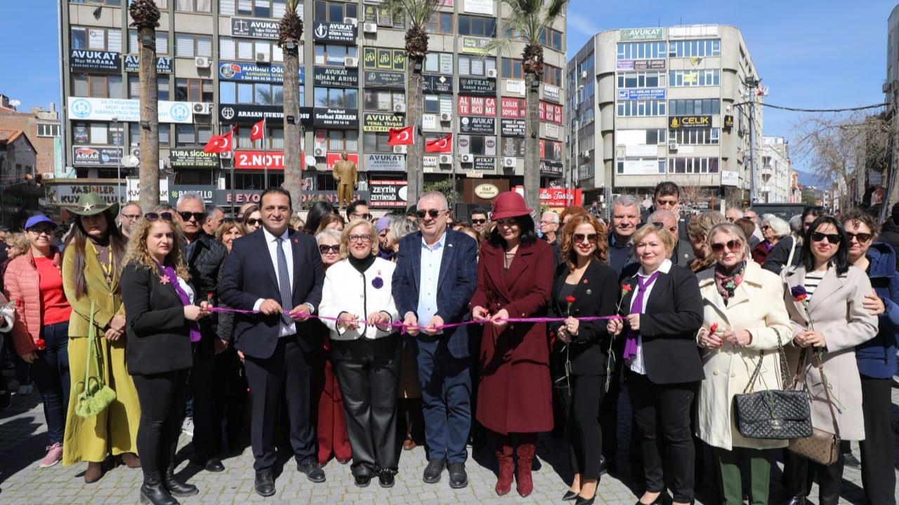Edremit’te “Kadın Emeği Pazarı” açıldı