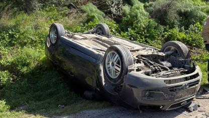 Erdek’te otomobil hendeye uçtu: 2 yaralı