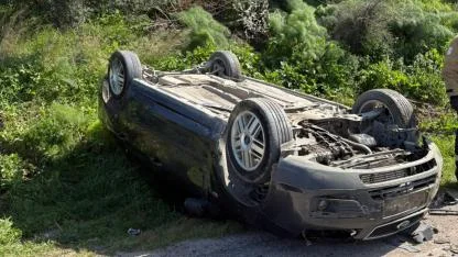 Erdek’te otomobil hendeye uçtu: 2 yaralı