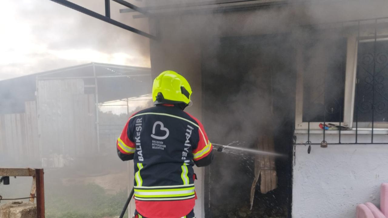 Gömeç’te tek katlı evde yangın çıktı