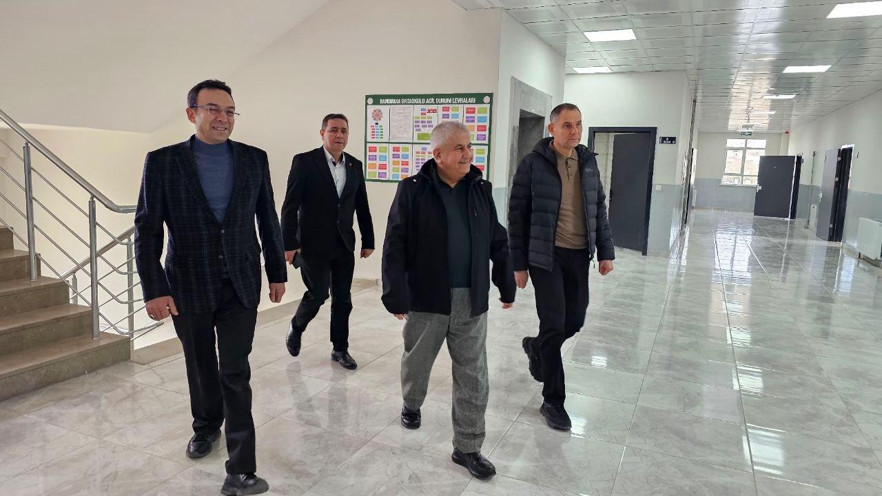 İl Müdürü Selehattin Kal Hafta Sonu Saha Mesaisinde: Bandırma ve Manyas'ta Eğitimi Yerinde İnceledi