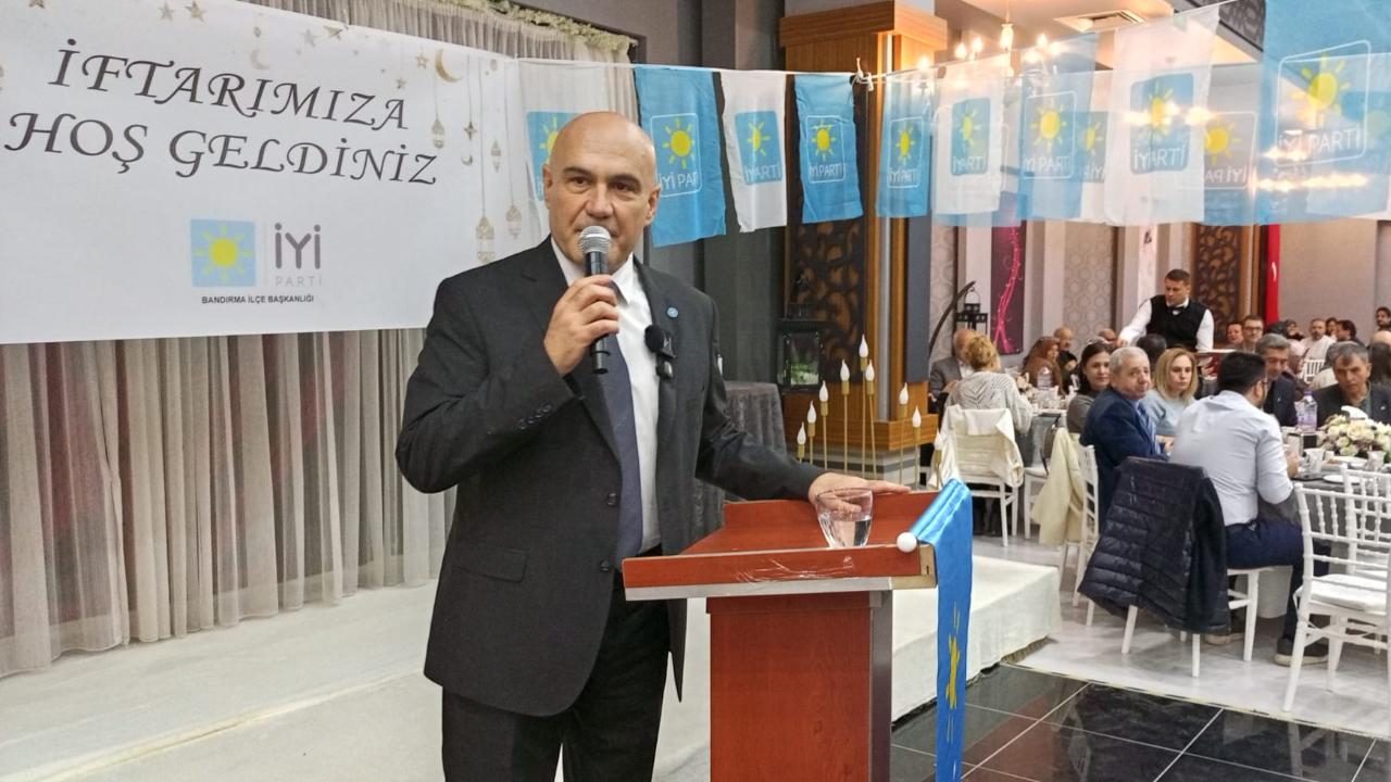 İYİ Partili Turhan Çömez’den Bandırma’da iftar yemeği
